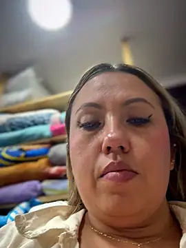 VIOLETA-25_ Adlı Modelin Canlı XXX Sohbeti
