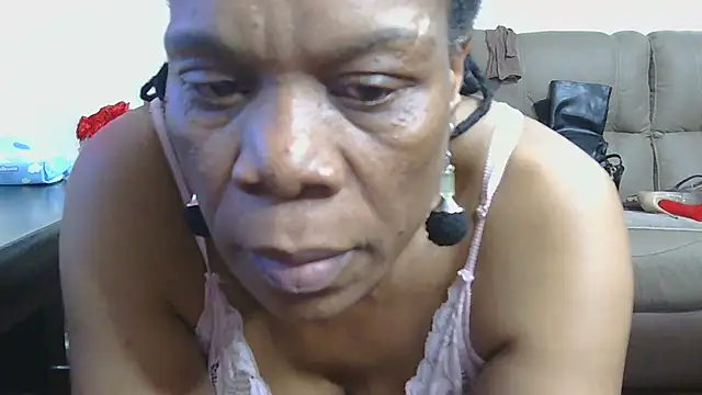 Chat +18 de Hotcougar ao vivo