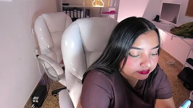 Mia_roussee_'s Live XXX Chat