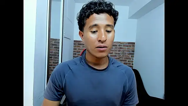 دردشة WIZARD-ALESSANDRO الجنسية المباشرة
