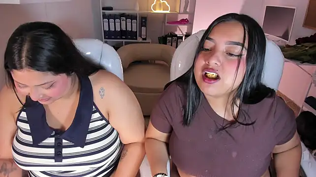 Mia_roussee_ Chat XXX in diretta