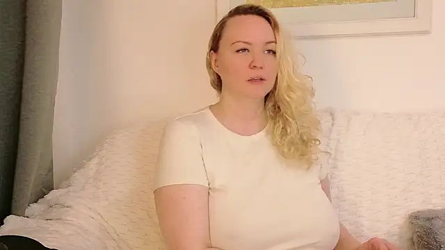 Sarah4you's Live XXX Chat