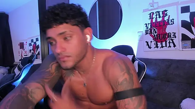 Živý XXX chat Alessandro_Vanni