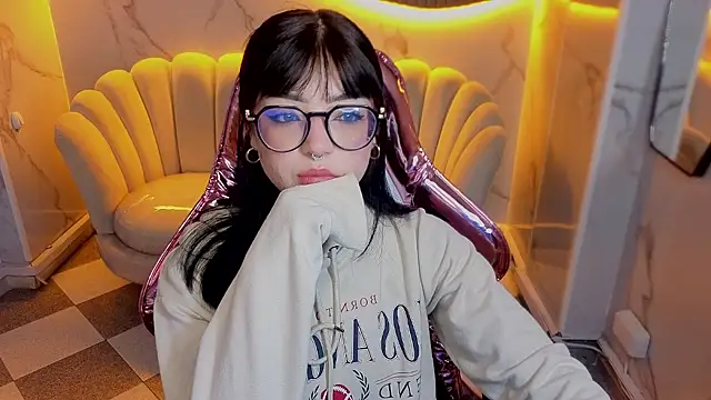 _mia_collins_b_'s Live XXX Chat
