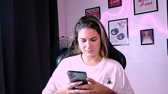 AlisaFrost Adlı Modelin Canlı XXX Sohbeti