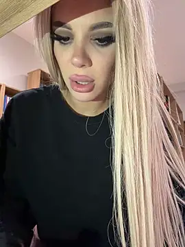 AlyssaFoxx_ Chat XXX in diretta