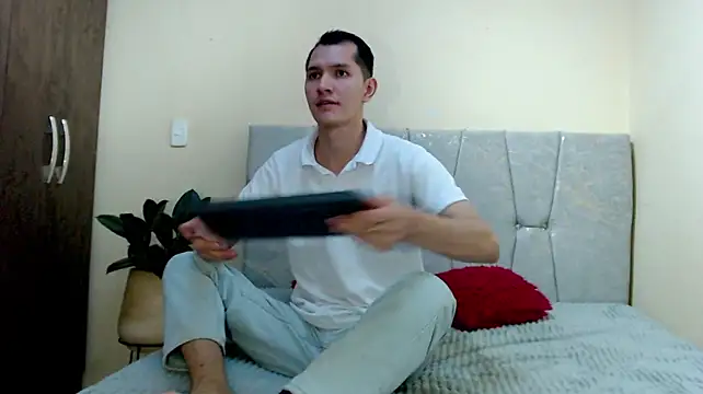 Chat XXX ao vivo de MilanDamian