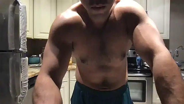 Онлайн чат XXX BigGuyMuscle