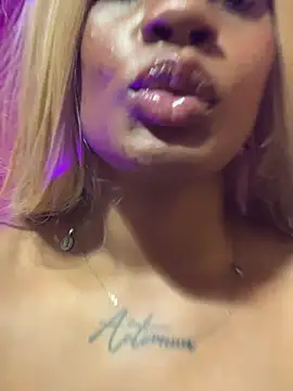 Czat XXX na żywo – ALESSIAMONROE_CR