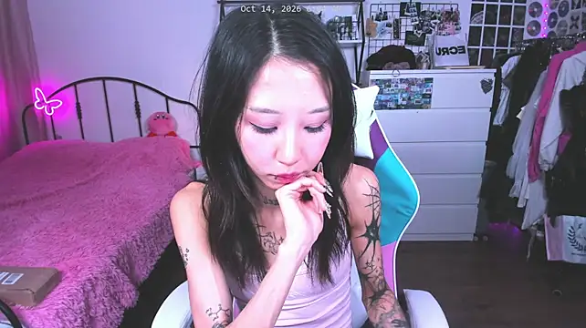 XXX chat uživo modela ashleywowmeow