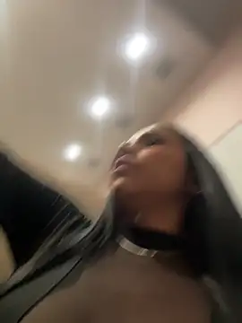 צ'אט XXX בשידור חי של Naatalia
