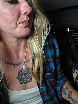 SheIsSomething – Naživo XXX chat