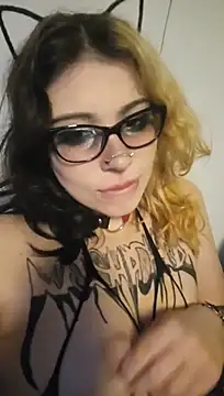 whatevaandissues Adlı Modelin Canlı XXX Sohbeti