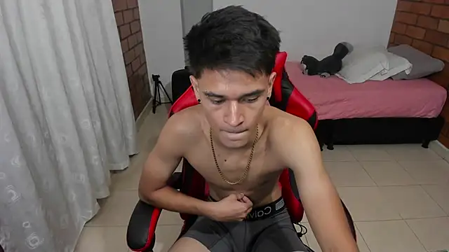 Aron_Boyy Live XXX-Chat