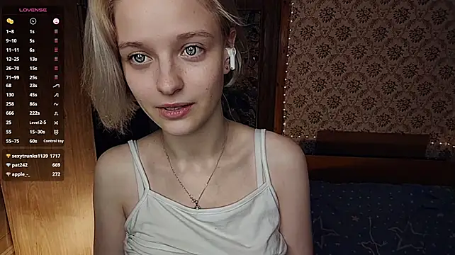Smartemilia: онлайн-секс-чат