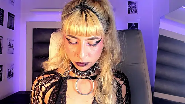 Chat XXX ao vivo de adhalee_js