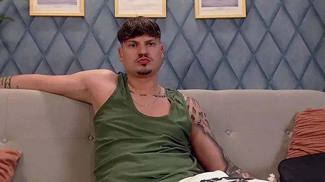 Show modela marioalessio na web-kameri