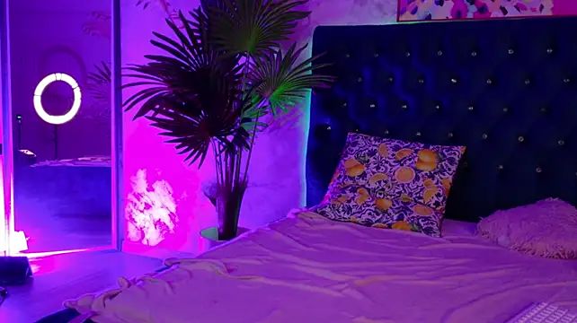 GoldenGoddess44's Live XXX Chat
