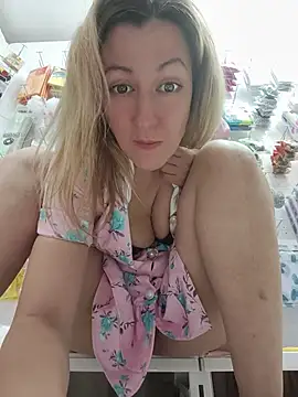 XXX chat uživo modela MilaCrazyBlonde