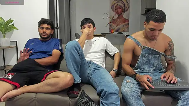 friends_str8 Live XXX Chat