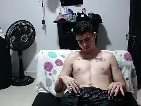 Zac_Efront Adlı Modelin Canlı XXX Sohbeti