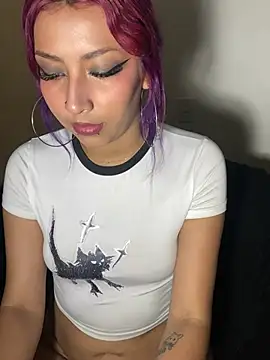-Raaveen's Live XXX Chat