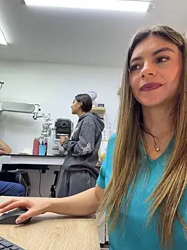 צ'אט XXX בשידור חי של alicee16