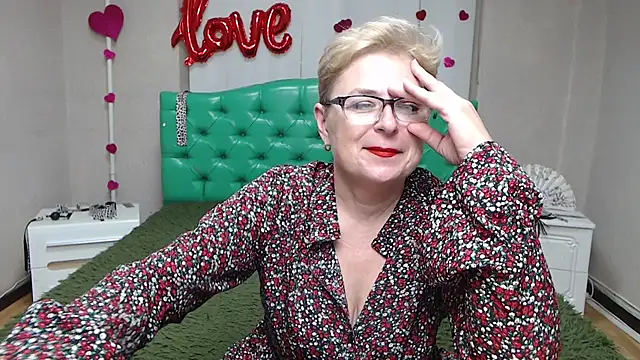 EmiliaGree's Live XXX Chat