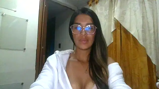 Juanabrunette7's Live XXX Chat