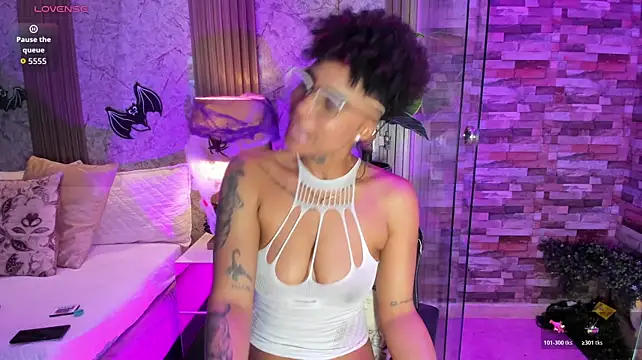 LuciaWallace's Live XXX Chat