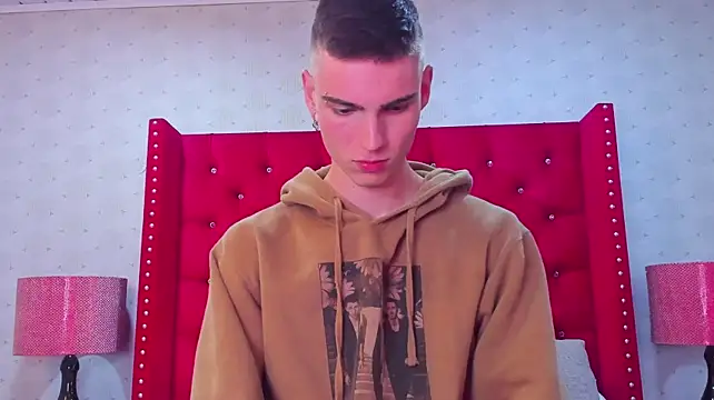 Chatroom XXX en direct de NickWild