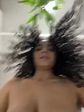 Curlyierr's Live XXX Chat