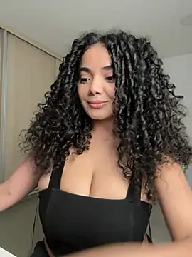 Curlyierr Chat XXX in diretta