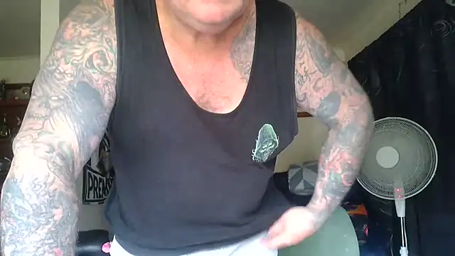 KINKYBLUEYES69's Live XXX Chat