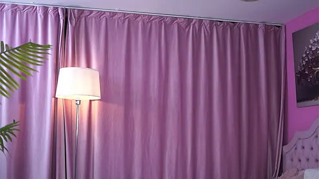 Chat +18 de LaraBrynn ao vivo