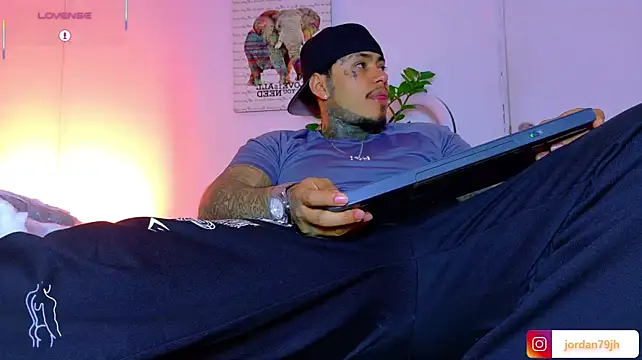 XXX chat uživo modela JordanSmiith_