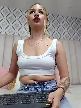 Chiara_Bond's Live XXX Chat