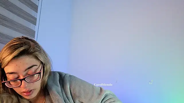 Carolblonde Chat XXX live