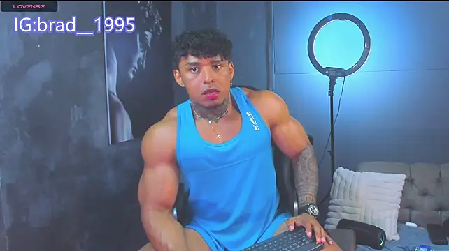 bradley_smith's Live XXX Chat
