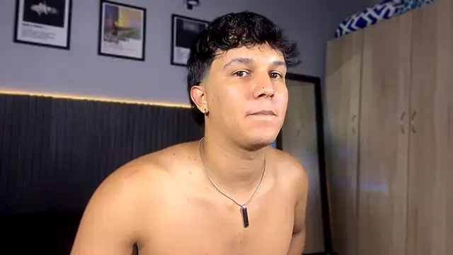 Leo_Savage_ Live XXX-chat