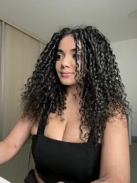 Curlyierr Show in webcam