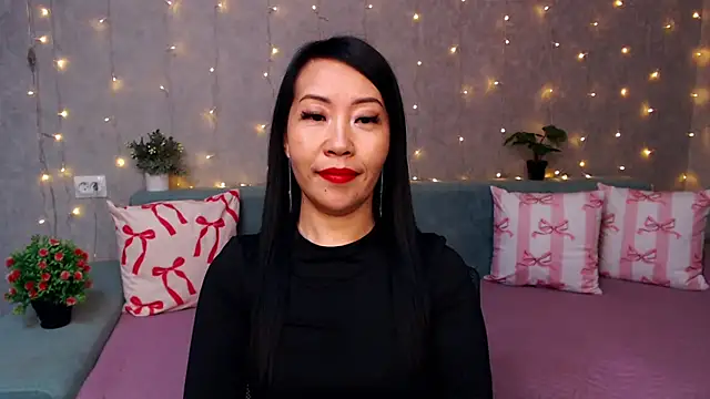 LiaPak's Live XXX Chat