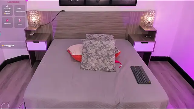 MiaYMolly – Naživo XXX chat