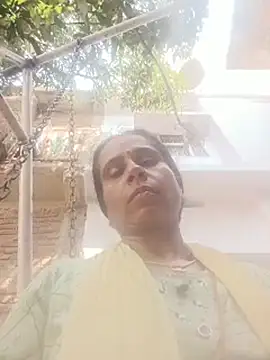 Wildpriya26's Live XXX Chat