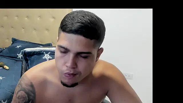 Latinboyco77 Adlı Modelin Canlı XXX Sohbeti
