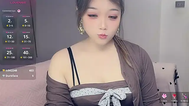 EE-01's Live XXX Chat
