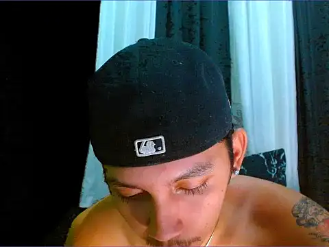 dylan_hardfucker Adlı Modelin Canlı XXX Sohbeti