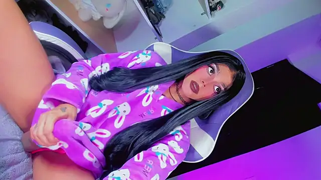 dark_kitty_xxx élő XXX-chatje