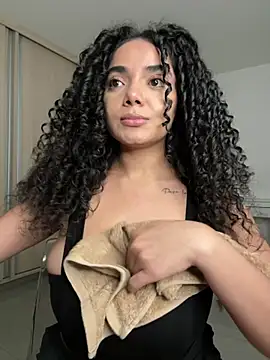 Curlyierr Adlı Modelin Canlı XXX Sohbeti