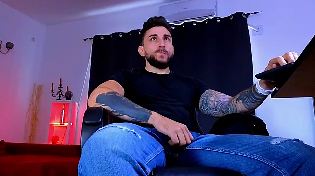 MightyAaron66 XXX чат на живо
